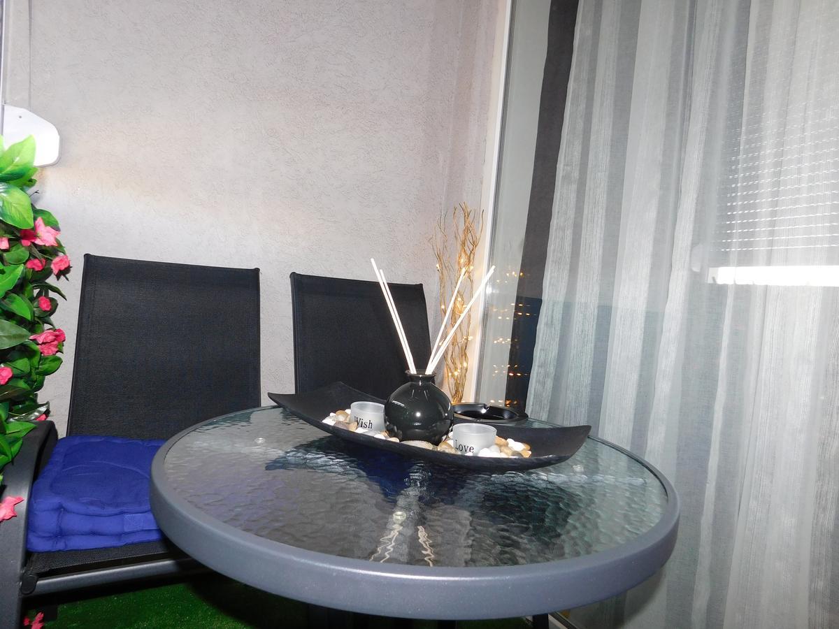 Velvet Lux Apartment Ni Exterior foto